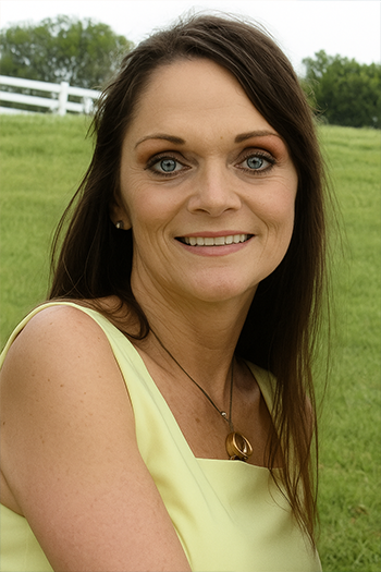 Paula R. - Digital Marketing Specialist